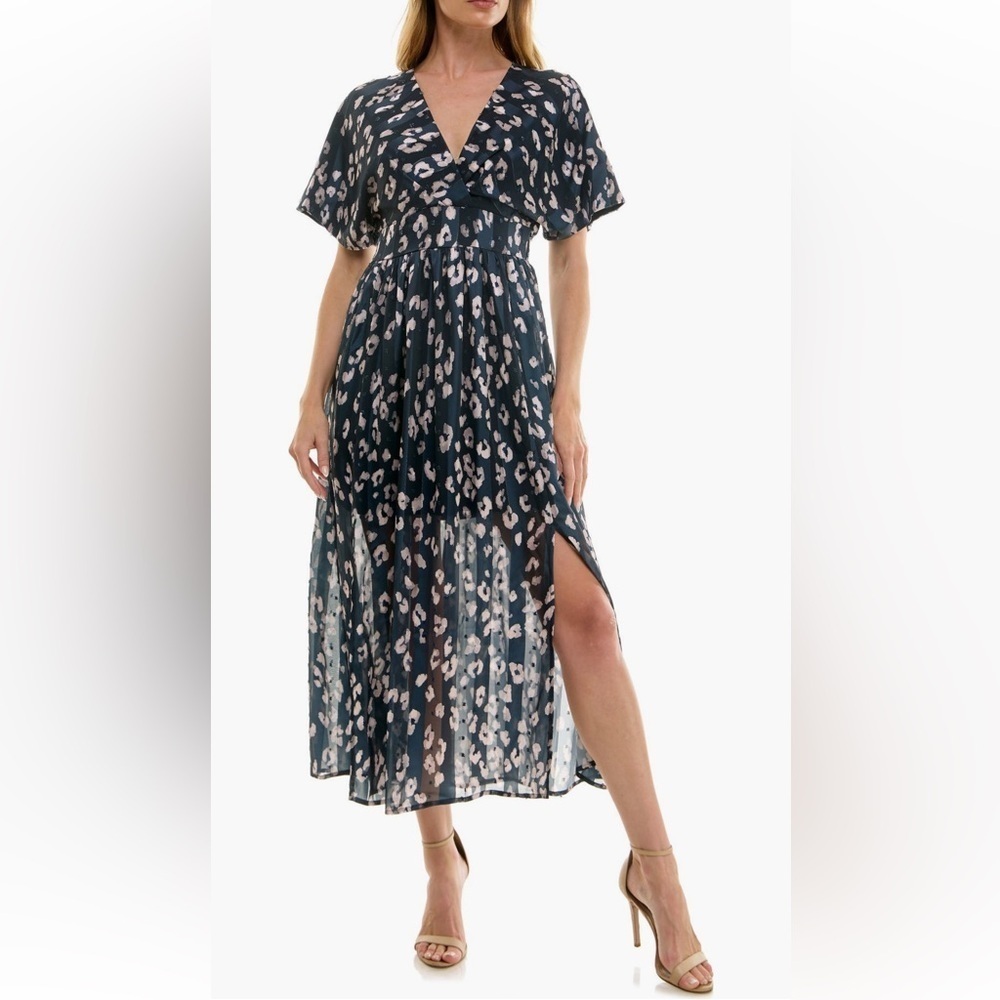 Socialite Navy Leopard V-Neck Dolman Sleeve
Midi Dress NWT
